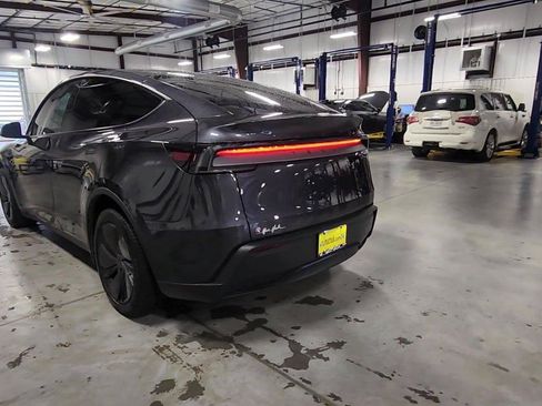 Used 2026 Tesla Model Y Long Range AWD/4WD image 7
