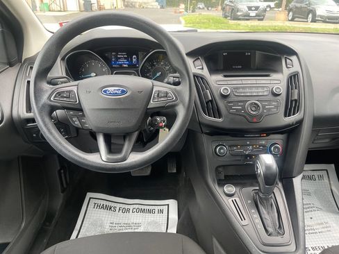 Used 2016 Ford Focus SE w/ SE Power Seat Package FWD image 27