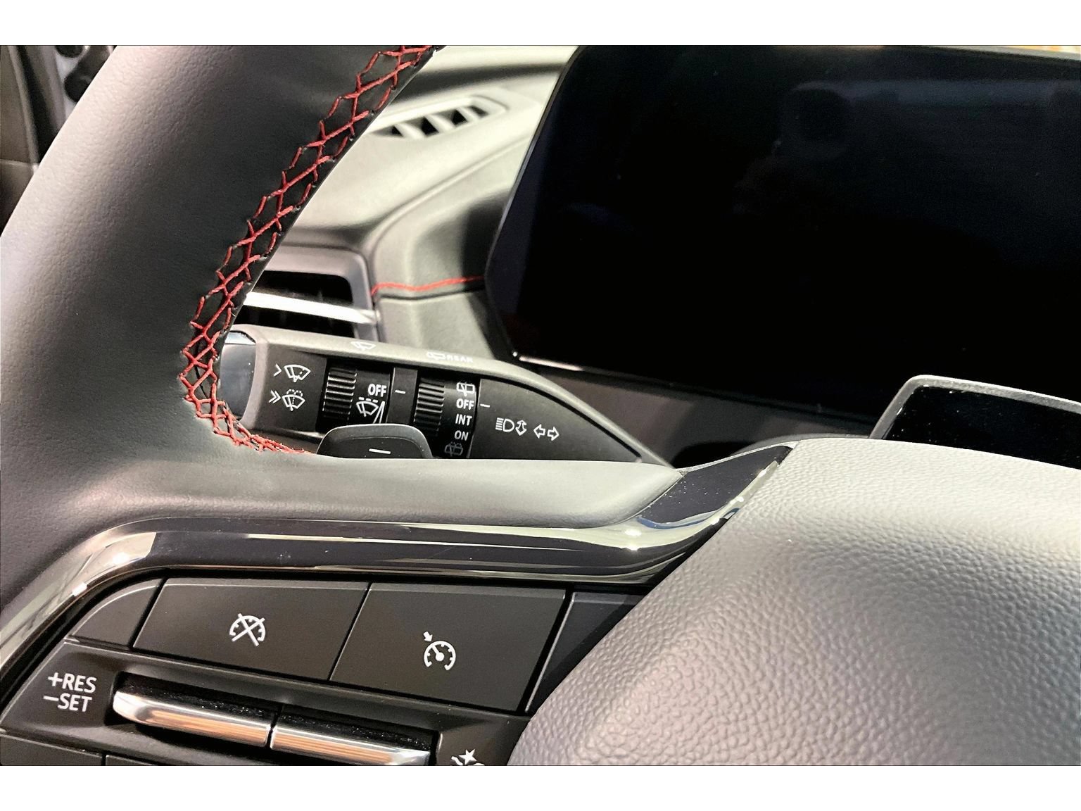 New 2026 Chevrolet Traverse RS w/ LPO, Floor Liner Package FWD image 27