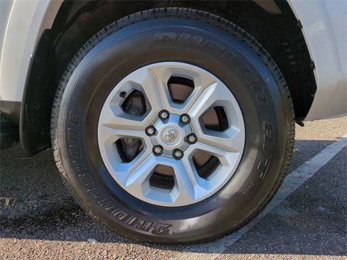 Used 2022 Toyota 4Runner SR5 Premium image 11