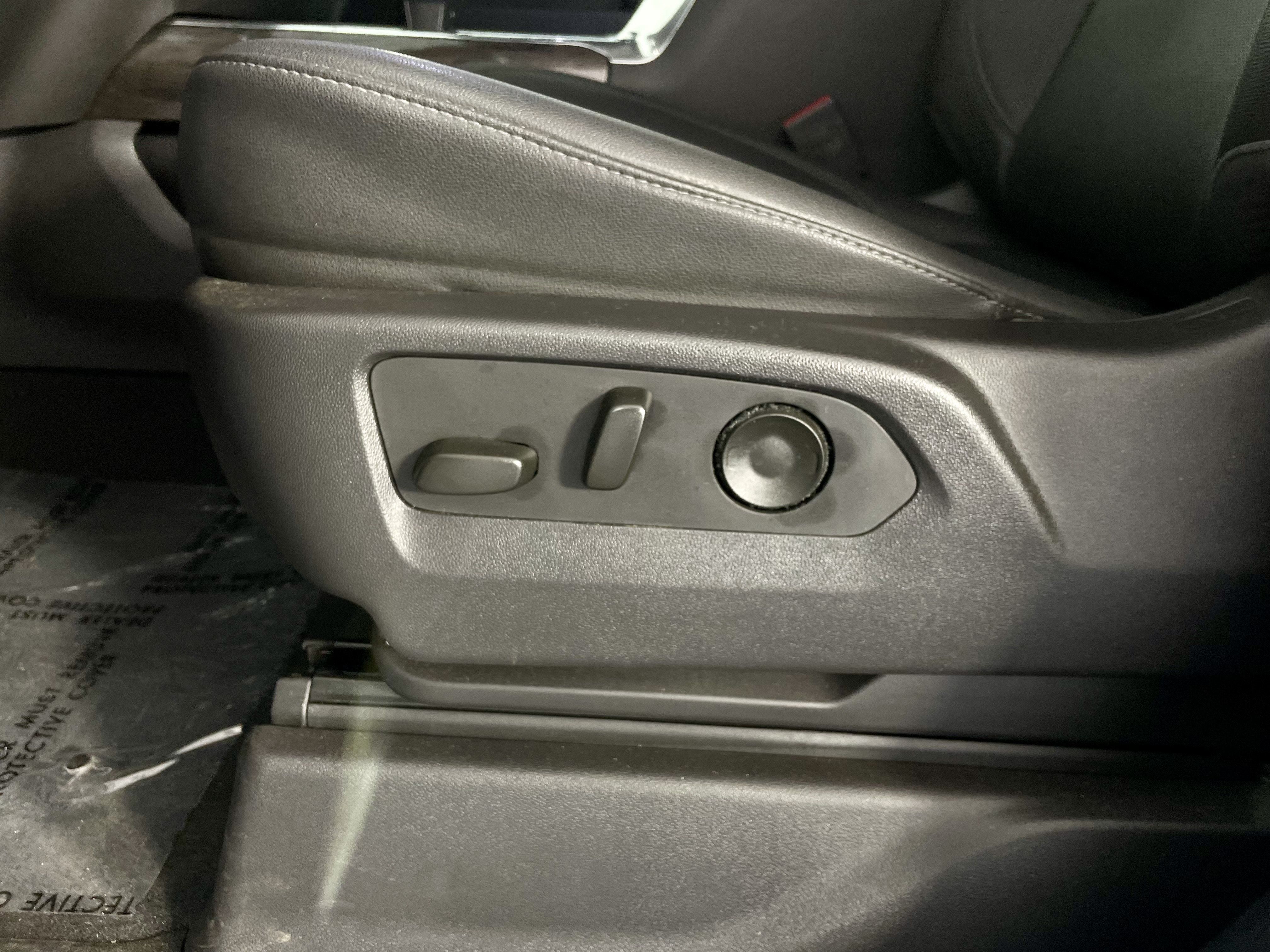 Used 2025 Chevrolet Silverado 1500 LTZ AWD/4WD image 12