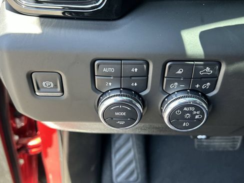 Used 2025 GMC Sierra 1500 AT4 w/ AT4 Premium Package AWD/4WD image 18