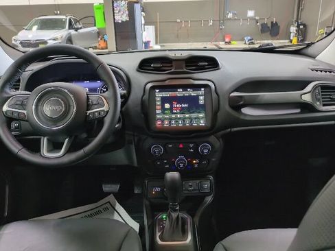Used 2023 Jeep Renegade Limited AWD/4WD image 5