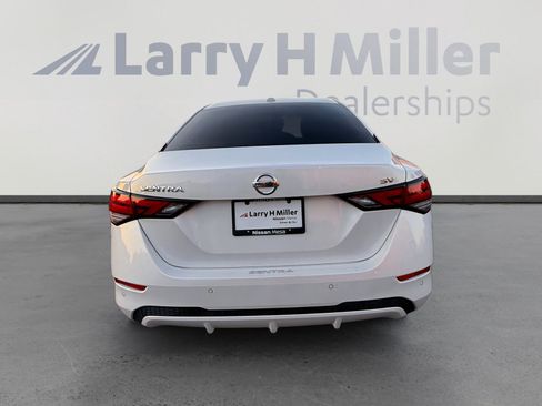 Certified 2022 Nissan Sentra SV w/ Trunk Package FWD image 4