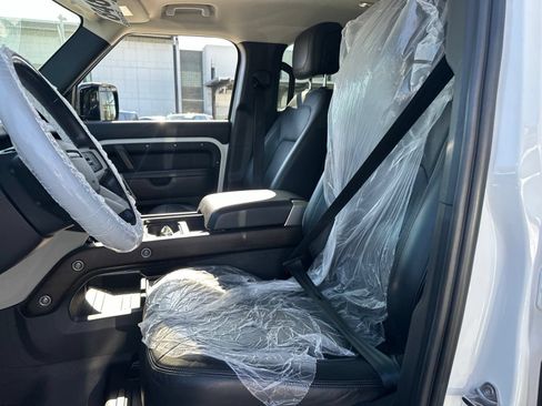 Used 2023 Land Rover Defender 130 SE AWD/4WD image 11