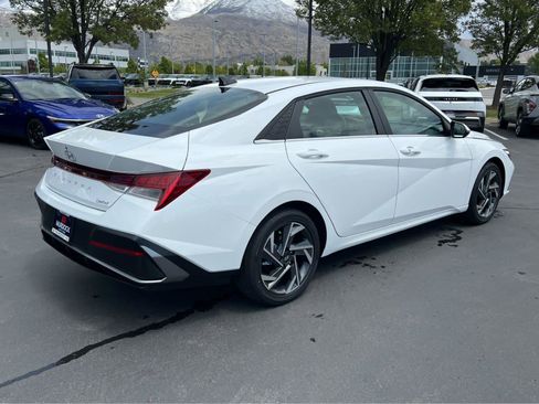 New 2026 Hyundai Elantra Limited FWD image 7