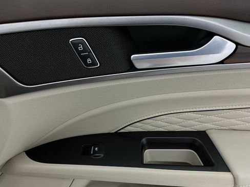 Used 2017 Ford Fusion Platinum FWD image 39