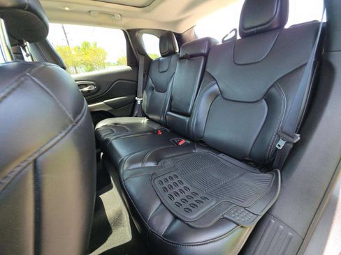Used 2021 Jeep Cherokee Limited FWD image 11
