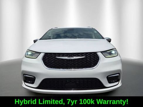 Used 2023 Chrysler Pacifica Limited FWD image 2