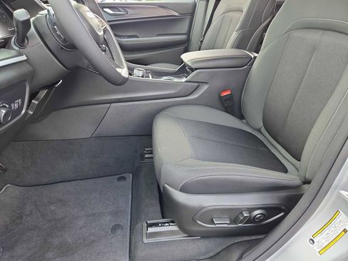 New 2025 Jeep Grand Cherokee Laredo X w/ Luxury Tech Group I image 16