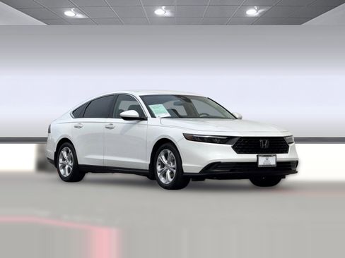 Certified 2023 Honda Accord LX image 7