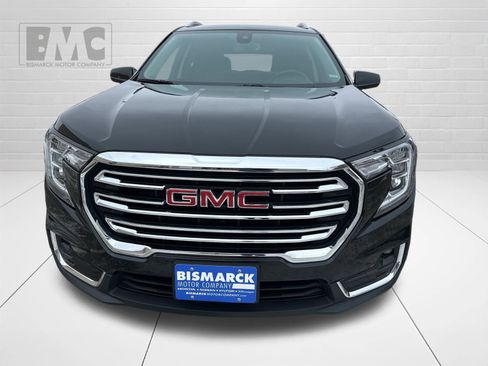 Used 2024 GMC Terrain SLT image 2