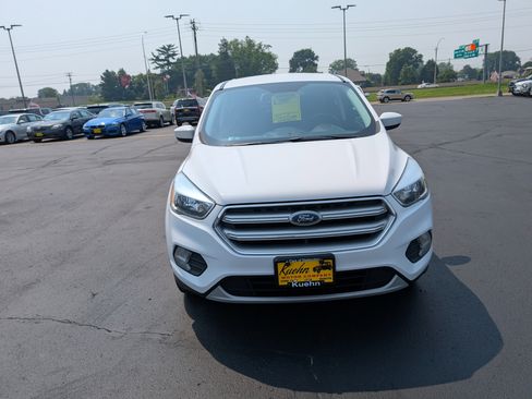 Used 2017 Ford Escape SE image 3