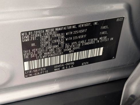 Used 2022 Toyota RAV4 LE image 31