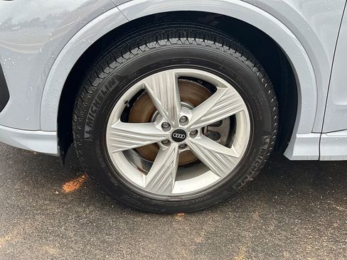 Used 2022 Audi Q4 e-tron Premium image 11