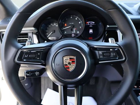 Used 2025 Porsche Macan AWD/4WD image 27