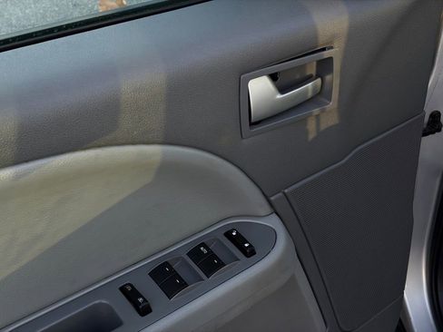 Used 2005 Ford Five Hundred SE image 12