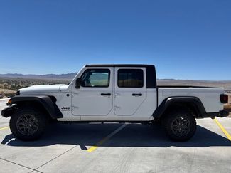 Used 2025 Jeep Gladiator Sport AWD/4WD video 2