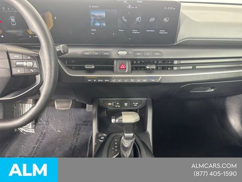 Used 2025 Kia K4 FWD image 32