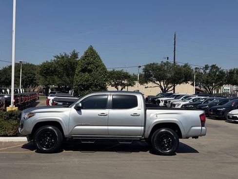 Certified 2022 Toyota Tacoma SR5 w/ Technology Package RWD image 4