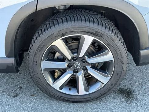 Used 2023 Honda Pilot Touring image 5