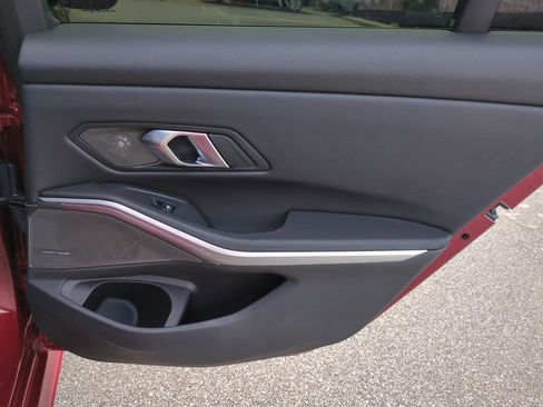 Used 2025 BMW 330i Sedan w/ M Sport Package image 38