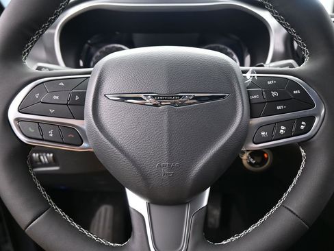 New 2026 Chrysler Pacifica Select image 23