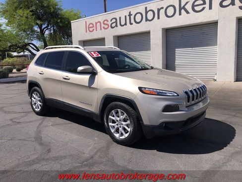 Used 2015 Jeep Cherokee Latitude w/ Comfort/Convenience Group image 2