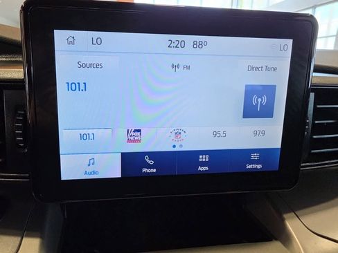 Used 2023 Ford Explorer XLT AWD/4WD image 25
