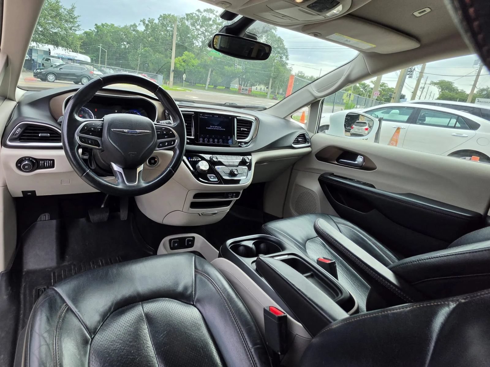Used 2018 Chrysler Pacifica Touring-L w/ Advanced Safetytec Group FWD image 13