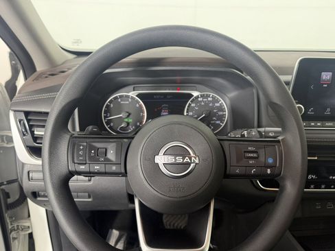 Used 2023 Nissan Rogue SV image 21