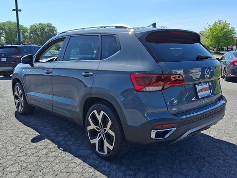 Used 2022 Volkswagen Taos SEL w/ Panoramic Sunroof Package AWD/4WD image 4