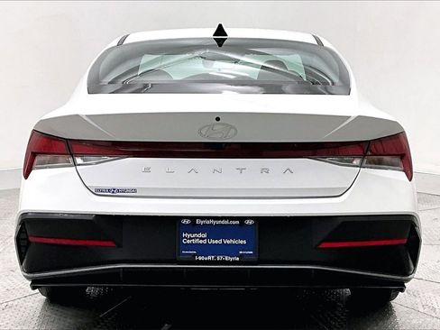 Used 2024 Hyundai Elantra SEL image 4