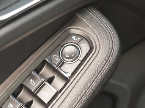 Used 2018 Porsche Macan AWD/4WD image 36