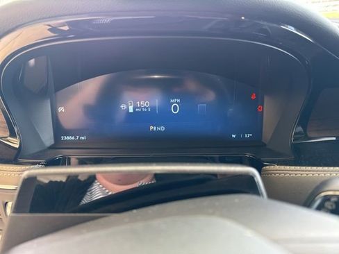 Used 2025 Lincoln Corsair Reserve w/ Equipment Group 202A image 17