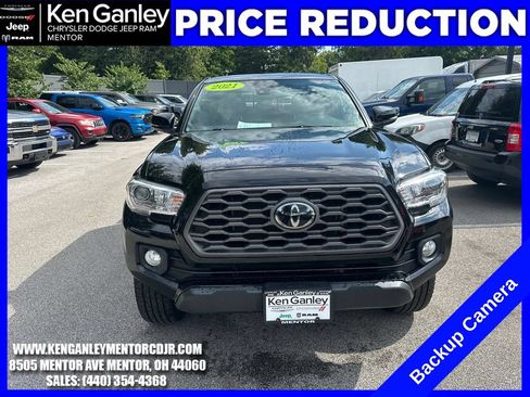 Used 2021 Toyota Tacoma TRD Off-Road w/ TRD Premium Off Road Package AWD/4WD image 2