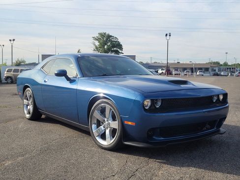 Used 2022 Dodge Challenger GT RWD image 3
