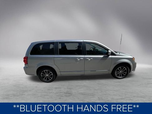 Used 2019 Dodge Grand Caravan SE image 3
