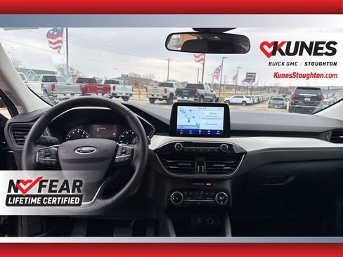 Used 2021 Ford Escape SE w/ SE Sport Appearance Package image 39