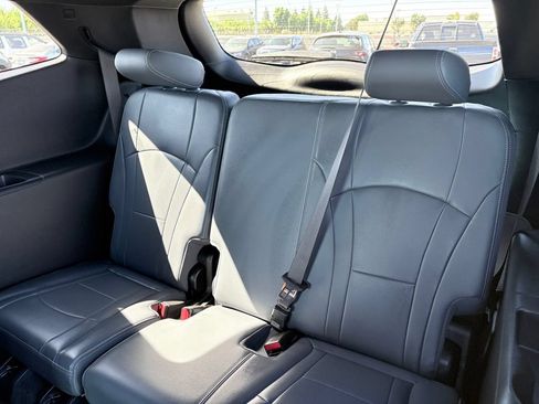 Used 2024 Buick Enclave Essence FWD image 8