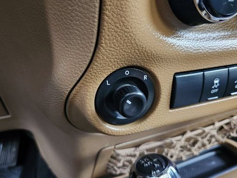 Used 2013 Jeep Wrangler Unlimited Sahara AWD/4WD image 21