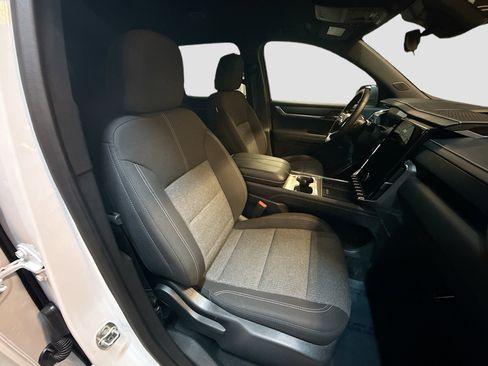 Used 2025 GMC Acadia Elevation image 32