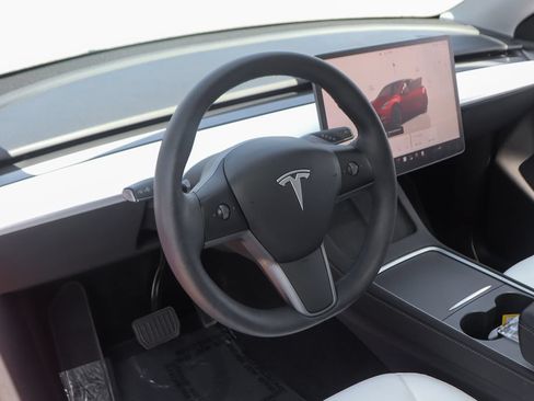 Used 2023 Tesla Model Y Long Range AWD/4WD image 18