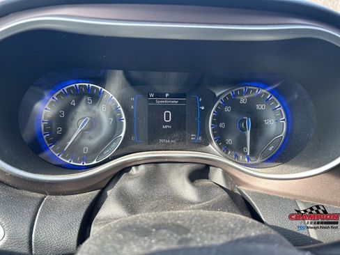 Used 2018 Chrysler Pacifica Touring-L w/ Tire & Wheel Group image 17