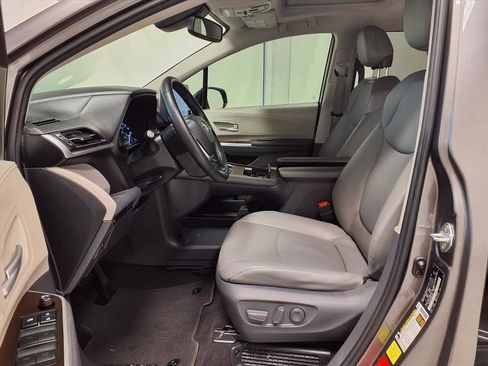 Certified 2021 Toyota Sienna XLE image 24