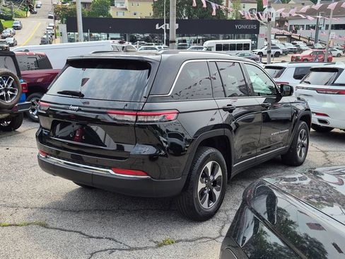 Used 2023 Jeep Grand Cherokee 4WD 4xe image 4