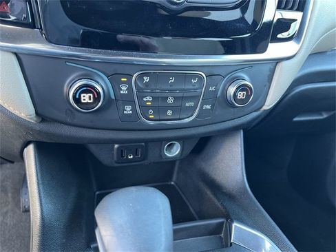 Used 2023 Chevrolet Traverse LS image 15