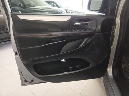 Used 2017 Dodge Grand Caravan GT FWD image 13