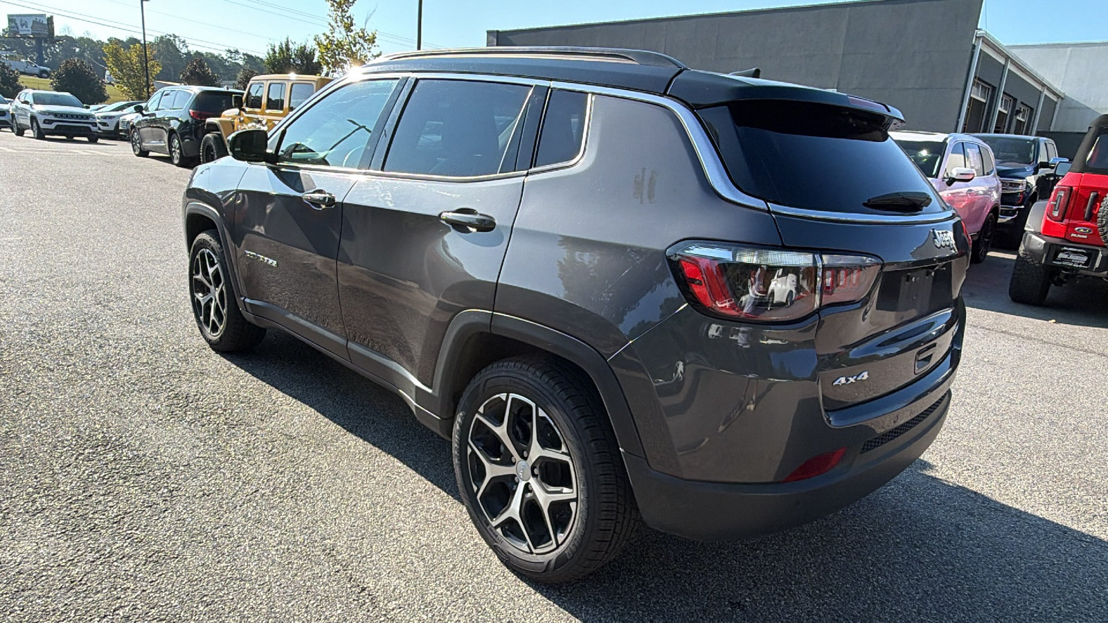 Used 2024 Jeep Compass Limited AWD/4WD image 10