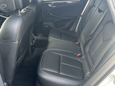 Used 2022 Porsche Macan image 22